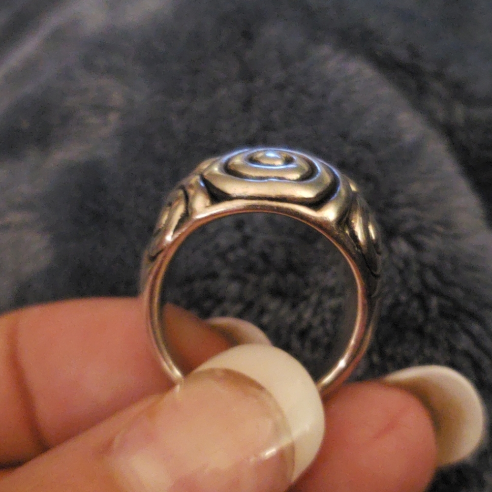 Beautiful Statement Piece Ring - Picture 2 of 3